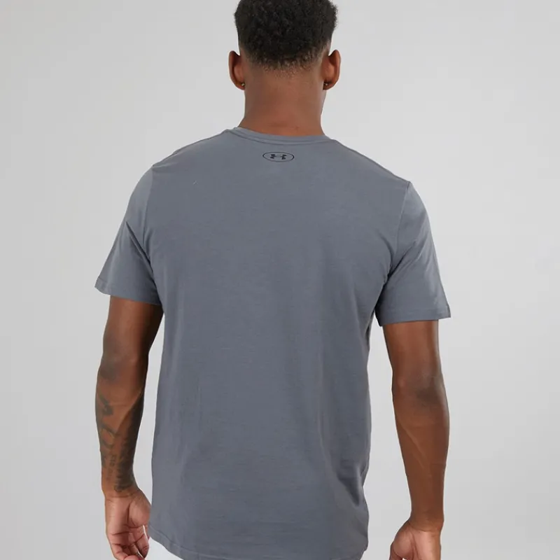 Best Under Armour Herre UA Sportstyle T-shirt med kort ærme og venstre brystlomme Castlerock/Sort Grå