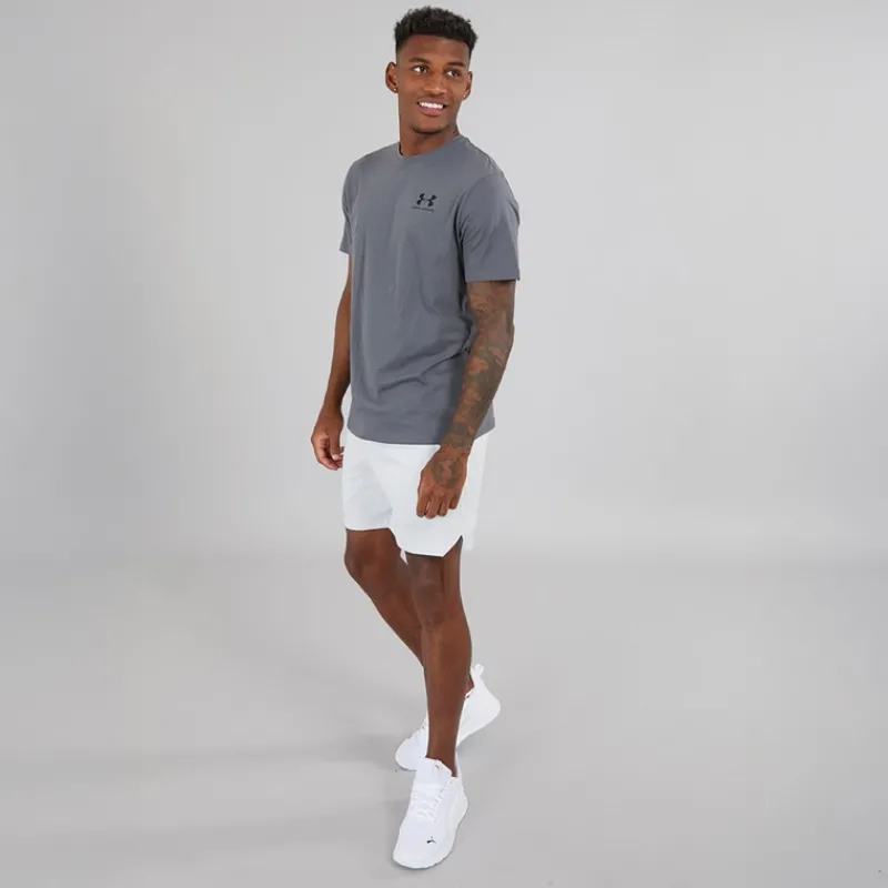 Best Under Armour Herre UA Sportstyle T-shirt med kort ærme og venstre brystlomme Castlerock/Sort Grå